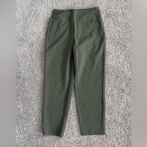 NWOT Athleta - women’s Endless high rise pants in aspen olive - size 8